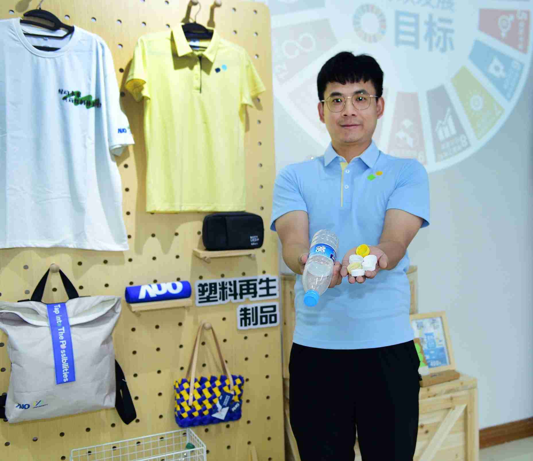 「2024智慧www.z6.com展」永续发展馆中，，，，展示www.z6.com厦门驱动永续发展之成果，，，，包含将厂内废弃物再制为实用物品，，，将永续发展理念深植于员工生活日常实践